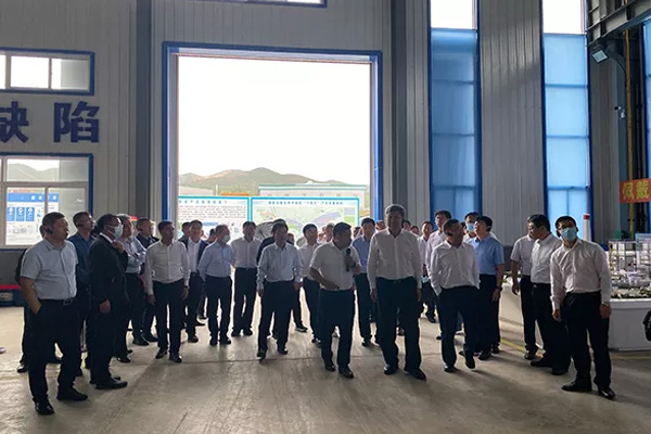 內(nèi)蒙古自治區(qū)黨委常委、通遼市委書記孟憲東攜考察團(tuán)到一諾環(huán)境考察指導(dǎo)
